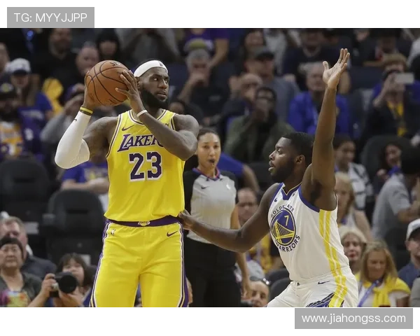 湖人迎战勇士加时胜出 詹姆斯关键时刻表现堪称传奇