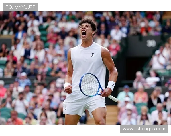 网球界新星崛起 打破纪录勇闯四大满贯赛事决赛圈 网球界新星崛起 打破纪录勇闯四大满贯赛事决赛圈