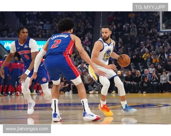 NBA最新动态:詹姆斯率湖人强势逆转勇士,库里伤退让比赛悬念丛生 NBA最新动态:詹姆斯率湖人强势逆转勇士,库里伤退让比赛悬念丛生