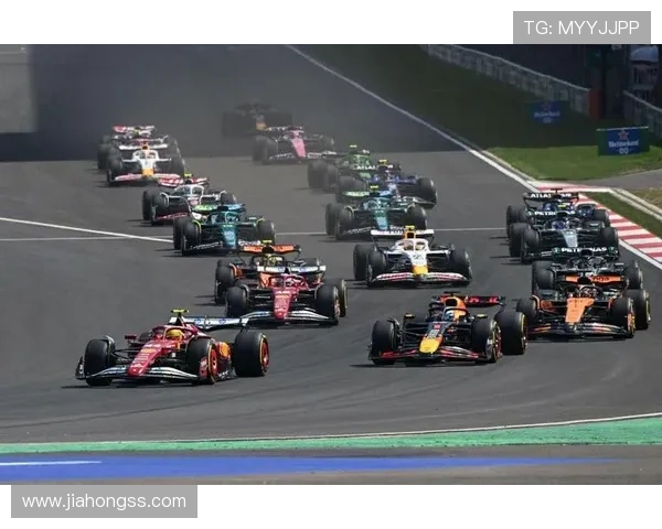 F1赛季最新动态：梅赛德斯引擎升级助力汉密尔顿冲击冠军争夺战