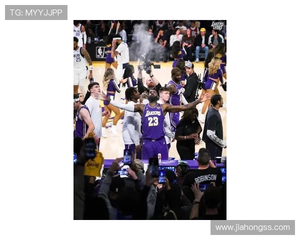 詹姆斯带领湖人逆转取胜西部格局再生变数引发联盟热议新赛季前景