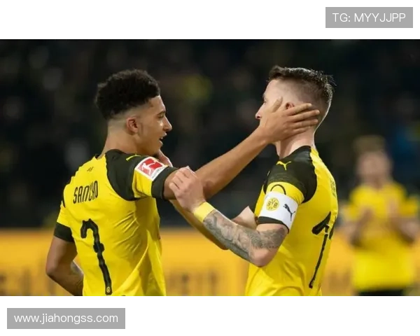 足球转会风波再起多家豪门争抢新星年薪突破纪录